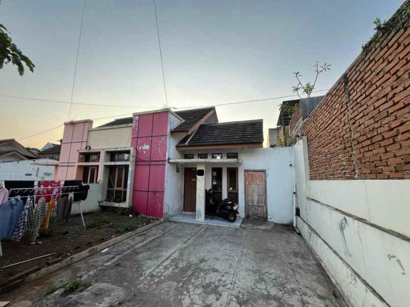 dijual rumah cipageran