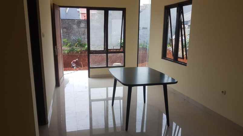 dijual rumah ciracas