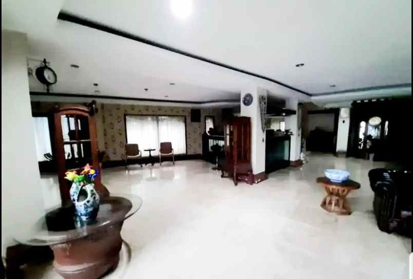 dijual rumah cirendeu