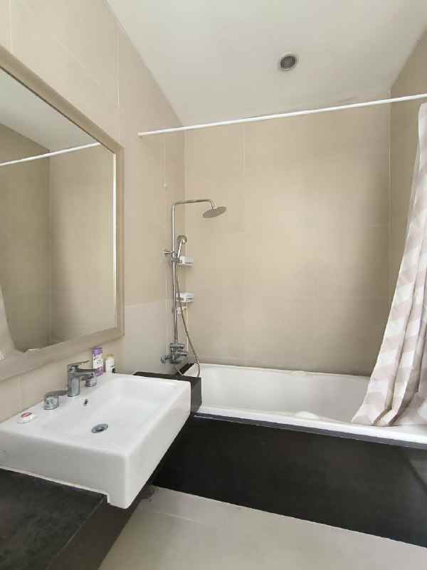 dijual rumah citraland utama