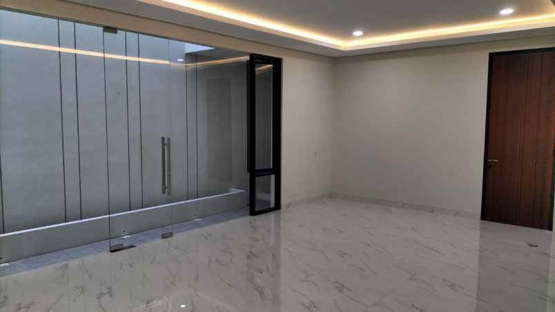 dijual rumah citraland utama surabaya