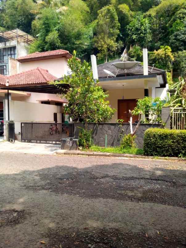 dijual rumah ciwaruga