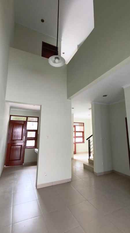 dijual rumah cluster madany regecy