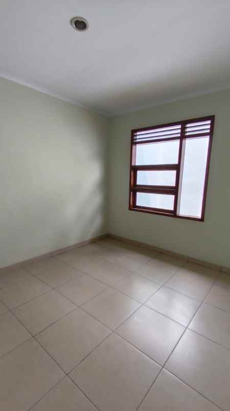 dijual rumah cluster madany regecy