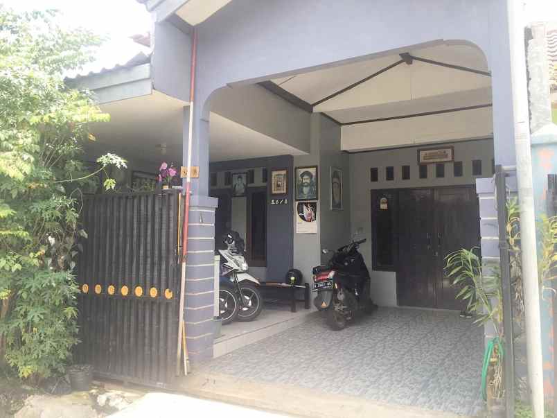 dijual rumah cluster segovia lt 72 120 2 lantai