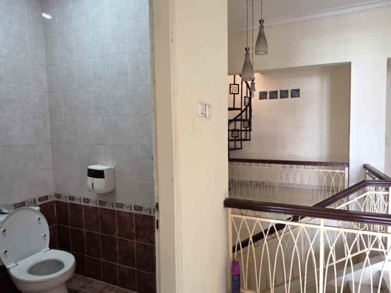 dijual rumah cluster taman puspa kota