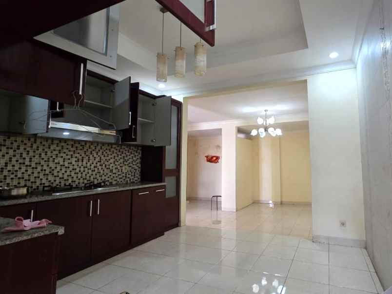 dijual rumah cluster taman puspa kota