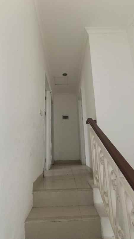 dijual rumah cluster thames jgc jakarta