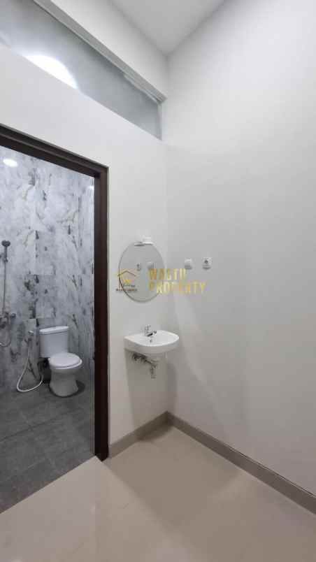 dijual rumah condongcatur