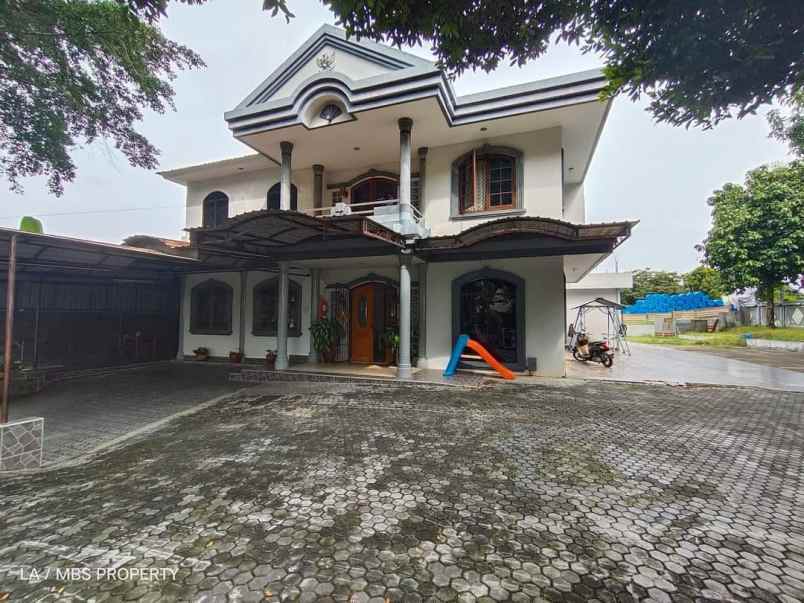 dijual rumah crown hill