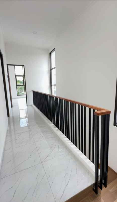 dijual rumah darmo harapan