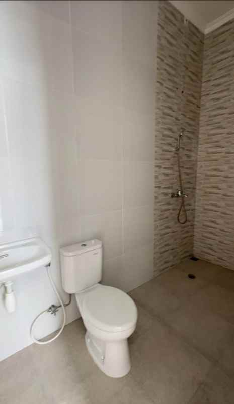 dijual rumah darmo harapan