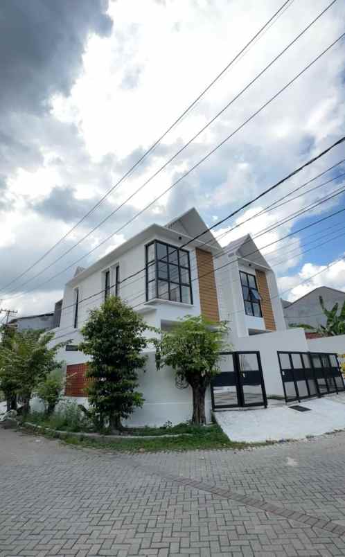 dijual rumah darmo harapan
