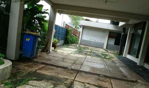 dijual rumah dekat area scbd blok m