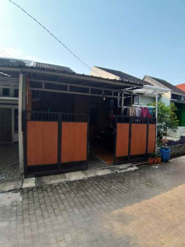 dijual rumah dekat gdc