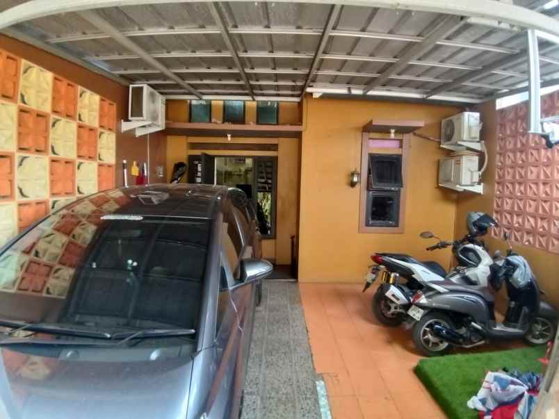 dijual rumah dekat gdc