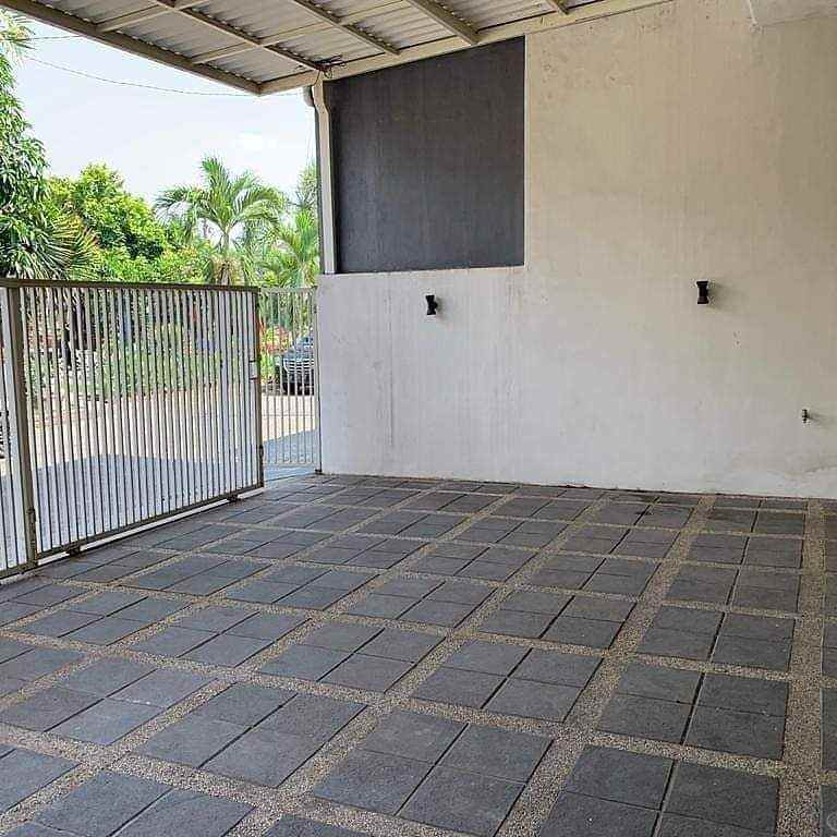 dijual rumah deltasari baru waru sidoarjo