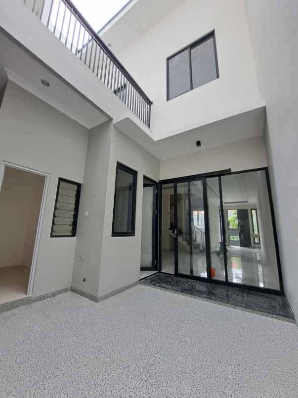 dijual rumah dharmahusada