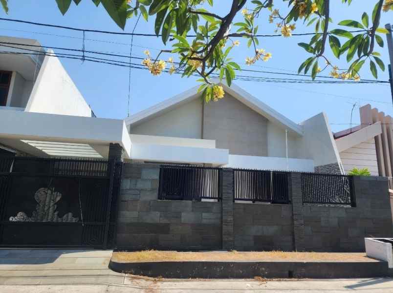 dijual rumah dharmahusada indah