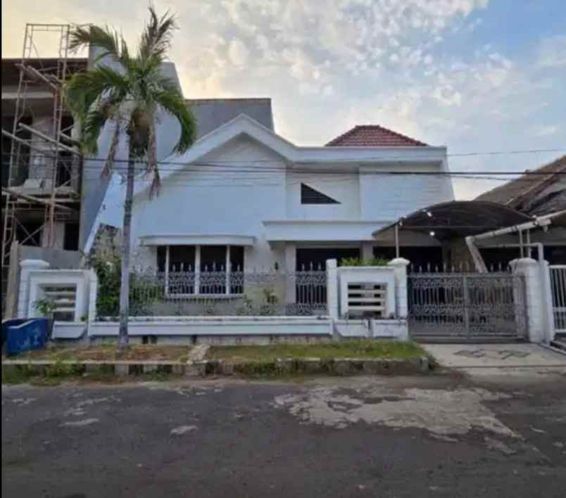 dijual rumah dharmahusada indah