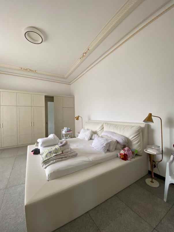 dijual rumah dharmahusada indah barat