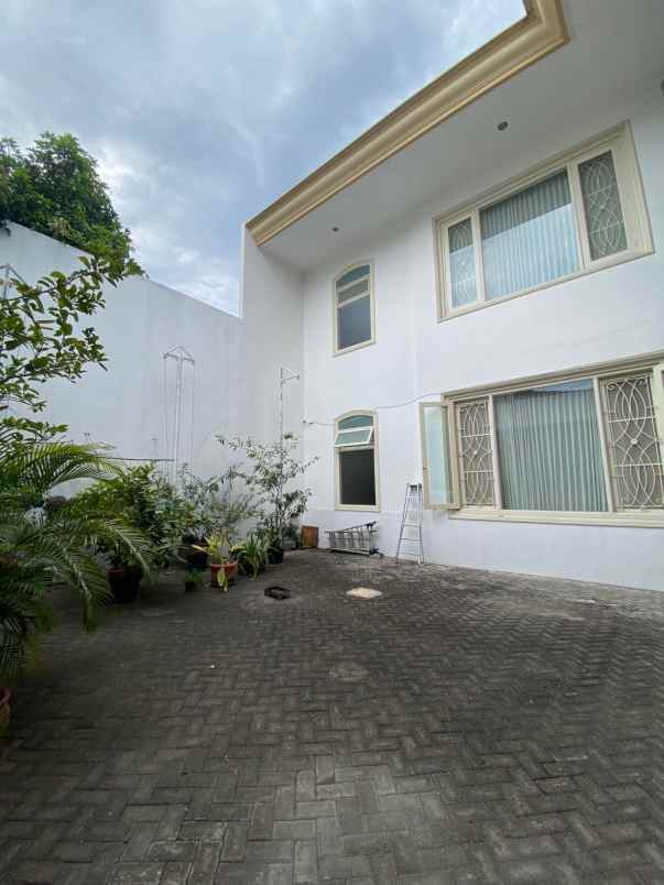 dijual rumah dharmahusada indah barat