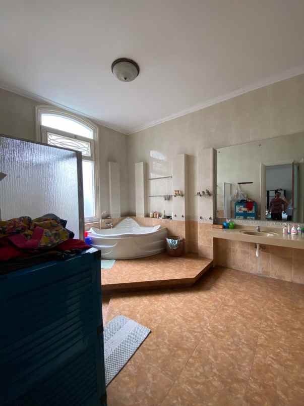 dijual rumah dharmahusada indah barat