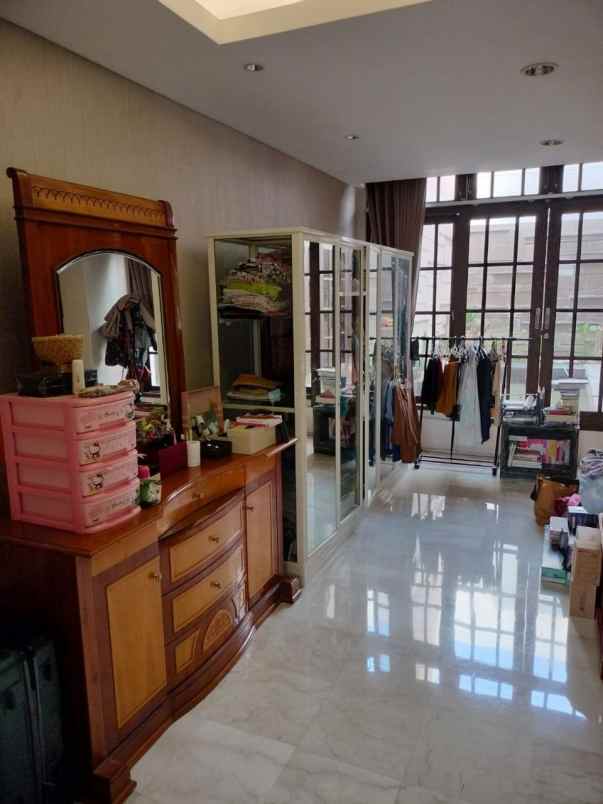dijual rumah dharmahusada indah barat