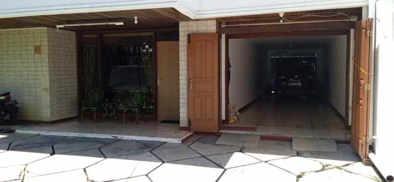 dijual rumah dharmahusada utara