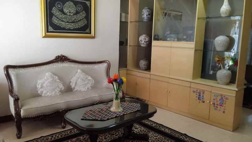 dijual rumah dharmahusada utara