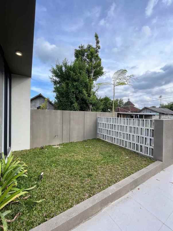 dijual rumah di jln kaliurang sleman yogyakarta