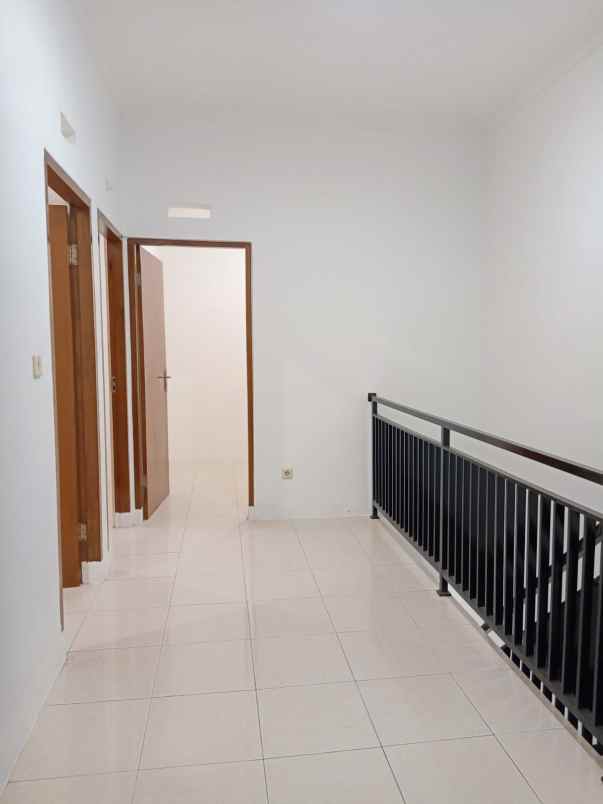 dijual rumah di jual rumah strategis di