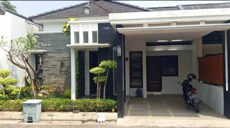 dijual rumah di mulawarman banyumanik semarang