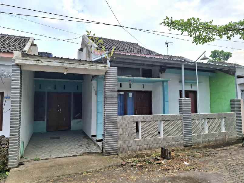 dijual rumah di perumahan graha permata indah jember