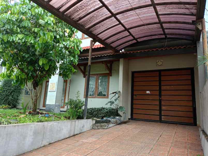 dijual rumah di setiabudi regency bandung utata