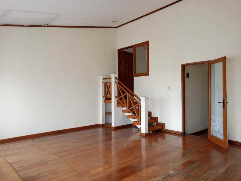 dijual rumah di setiabudi regency bandung utata