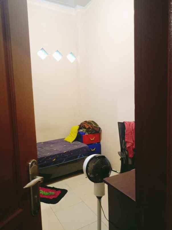 dijual rumah full renovasi taman wisma asri 1