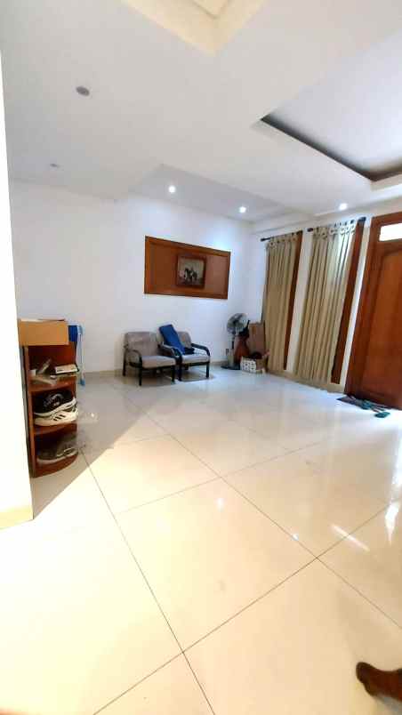 dijual rumah gading griya lestari