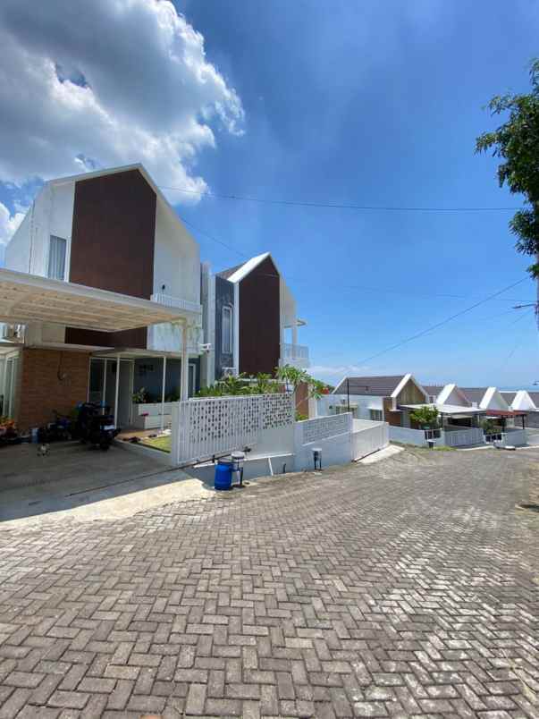 dijual rumah gondoriyo nglaiyan
