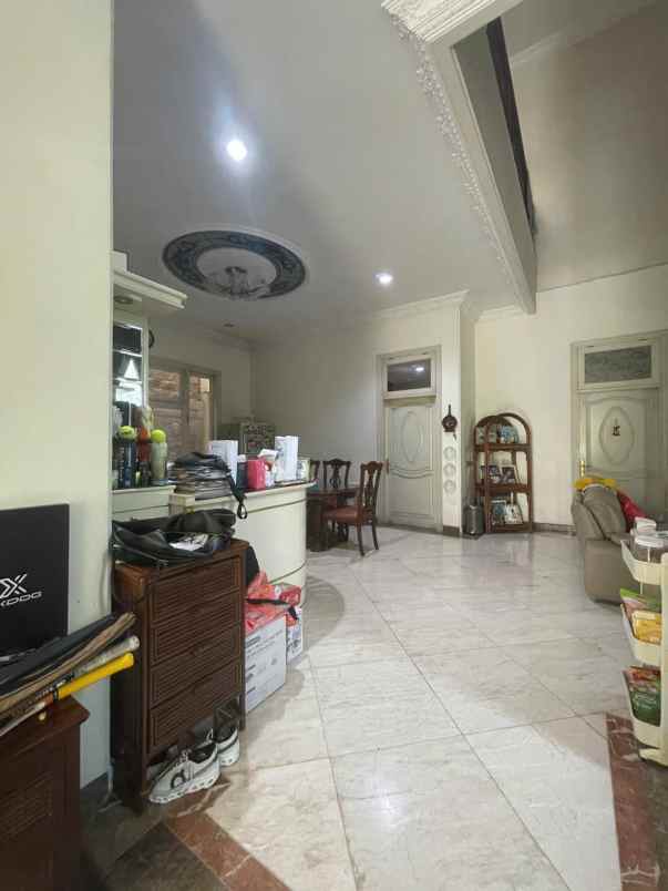 dijual rumah graha famili