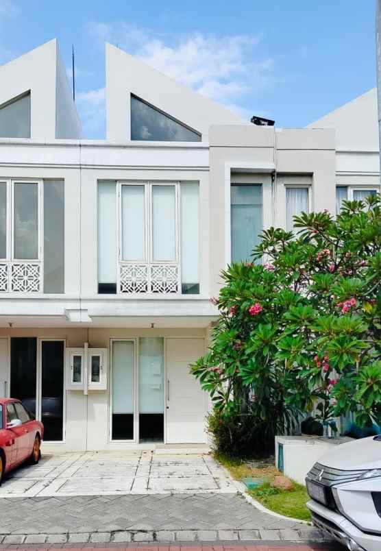 dijual rumah grand pakuwon surabaya