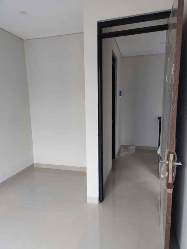 dijual rumah grand sharon residence