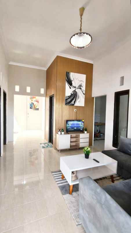 dijual rumah grojogan wirokerten