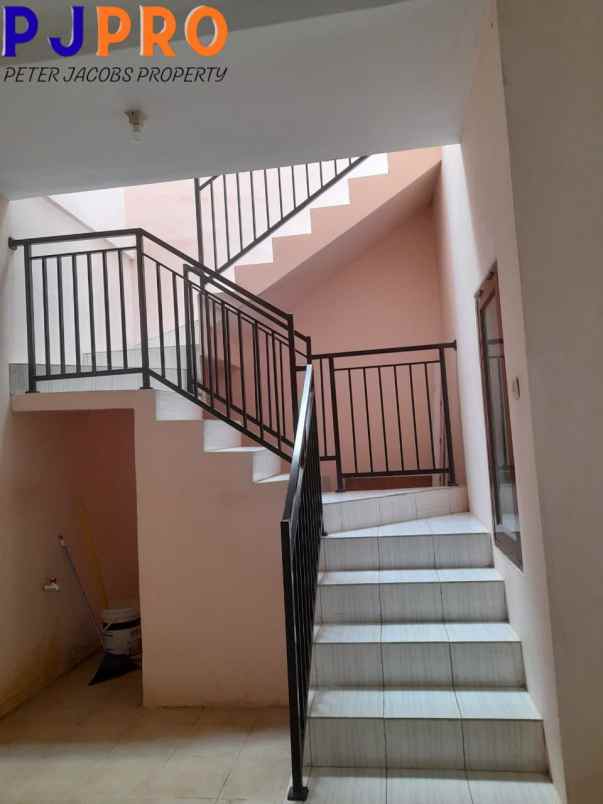 dijual rumah harapan indah