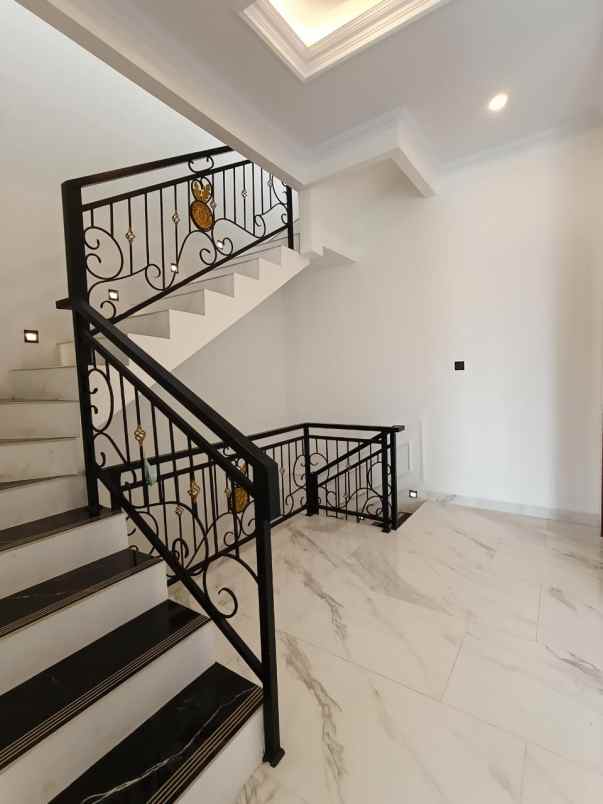 dijual rumah jagakarsa jakarta selatan