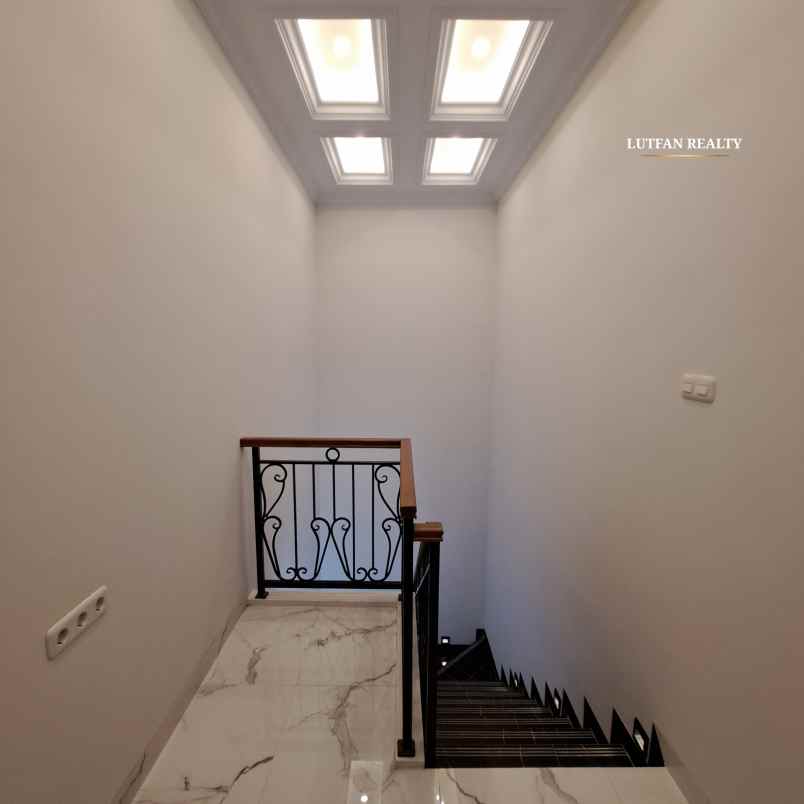 dijual rumah jagakarsa raya