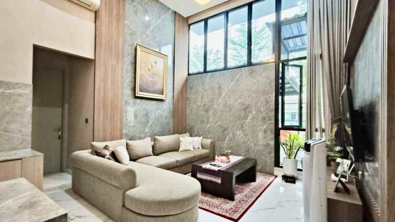 dijual rumah jakarta garden city