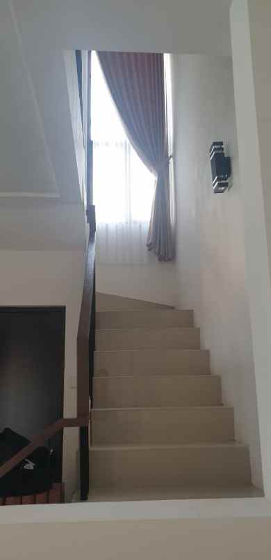 dijual rumah jakarta garden city