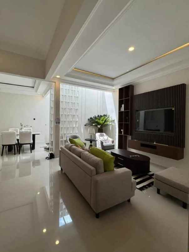 dijual rumah jalan adisucipto