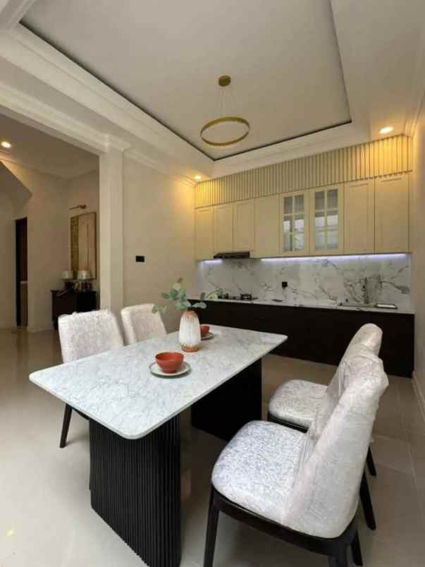 dijual rumah jalan adisucipto